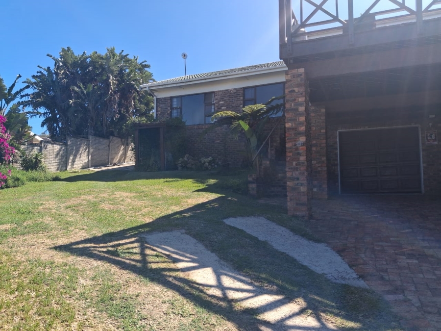 To Let 3 Bedroom Property for Rent in Winterstrand Eastern Cape